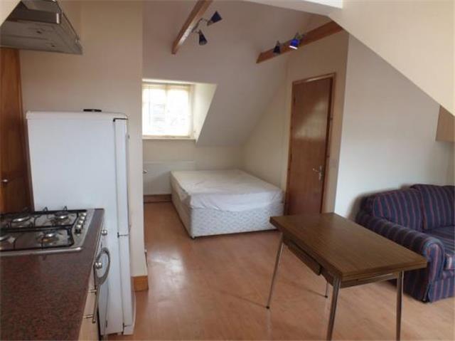  Image of Studio flat to rent in Zinzan Street Reading RG1 at Zinzan Street, Reading, RG1